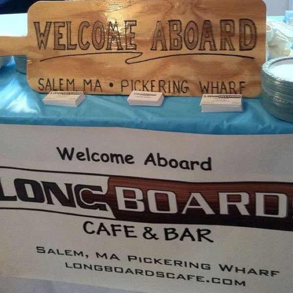 Снимок сделан в Longboards Restaurant &amp; Bar пользователем Justin M. 7/31/2013