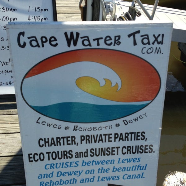 Foto tomada en Cape Water Tours and Taxi  por Elle S. el 7/31/2013