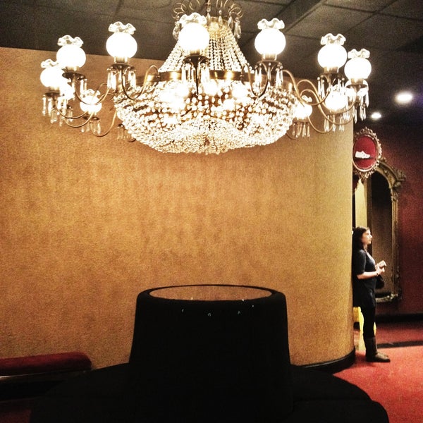 Foto tomada en Ziegfeld Theater - Bow Tie Cinemas  por prairie rose f. el 5/11/2013