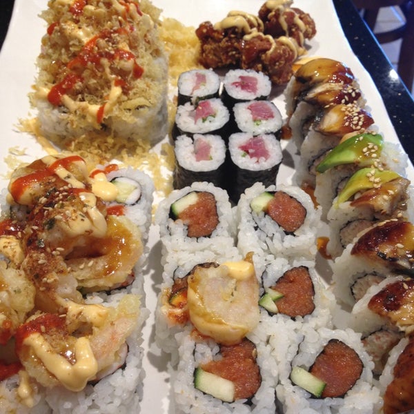 Снимок сделан в Sushi 88 &amp; Ramen пользователем Dante S. 7/14/2013