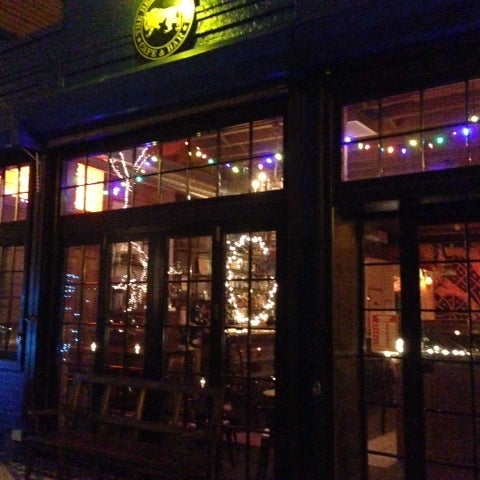 Foto tirada no(a) The Beast Next Door Cafe &amp; Bar por The Beast Next Door Cafe &amp; Bar em 12/28/2014