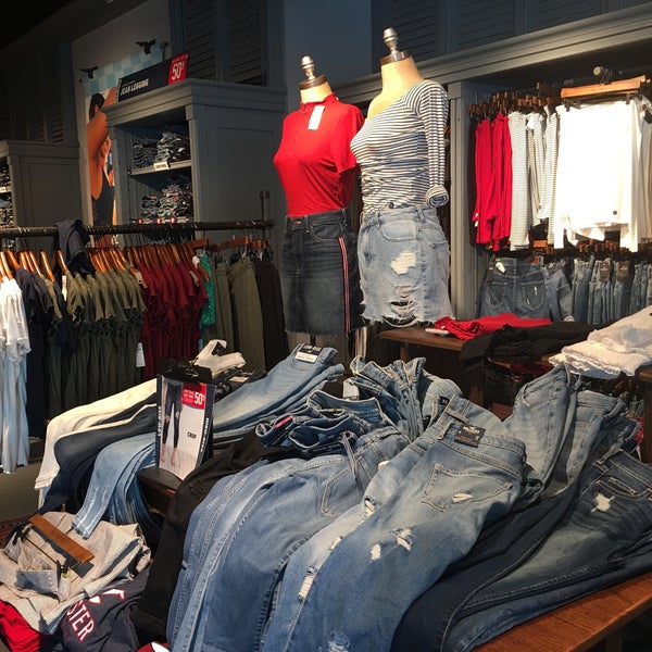 hollister co clothing