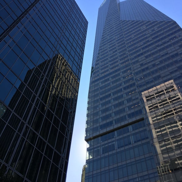 Foto tirada no(a) Bank of America Tower por Jessica L. em 7/8/2018