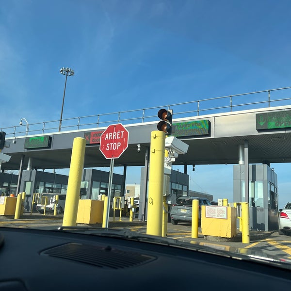 U.S./Canada Border ChamplainSt. Bernard de Lacolle Crossing 69 tips