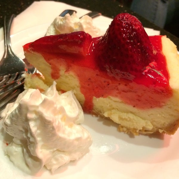 Das Foto wurde bei Sambuca&#39;s Cafe &amp; Desserts von Jessica L. am 7/26/2014 aufgenommen