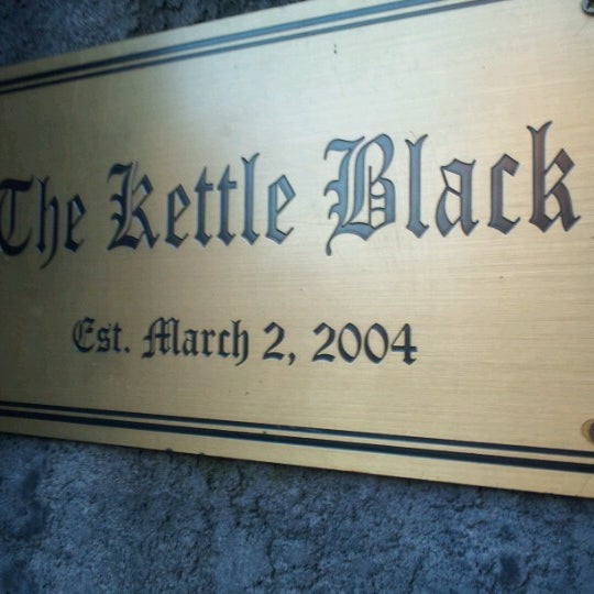 Foto tirada no(a) The Kettle Black por Elaine W. em 9/15/2012