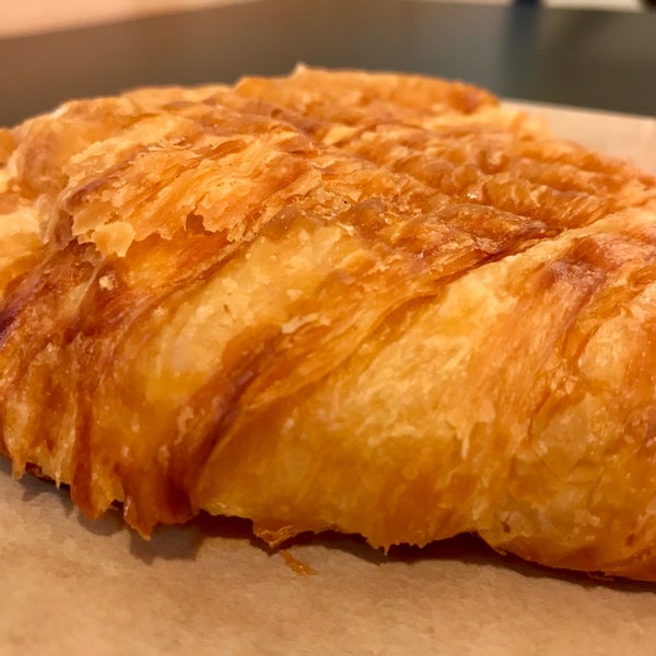 The ham + cheese croissant is a little light on the ham & cheese, but sure go for it. 🐷🧀🥐