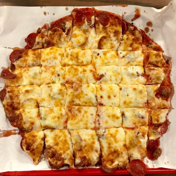 Carbone's pizza 2024