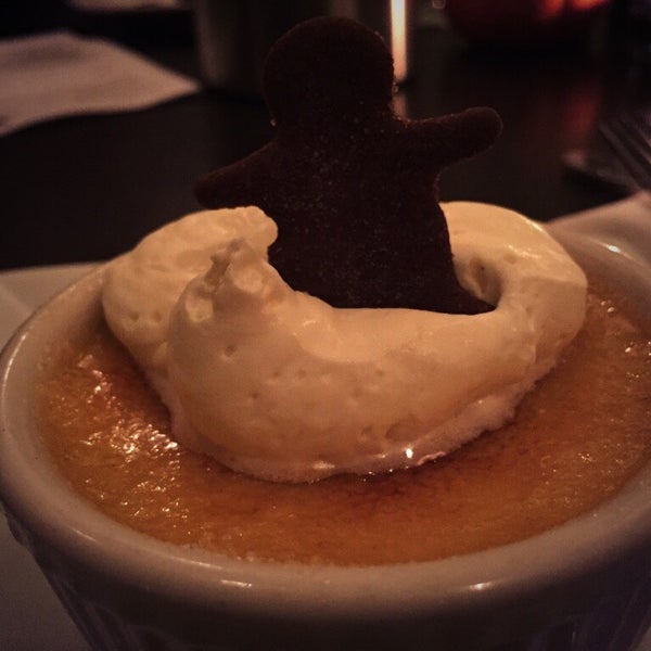 The ginger crème brûlée is everything I hoped it would be, PLUS the tiniest gingerbread man.