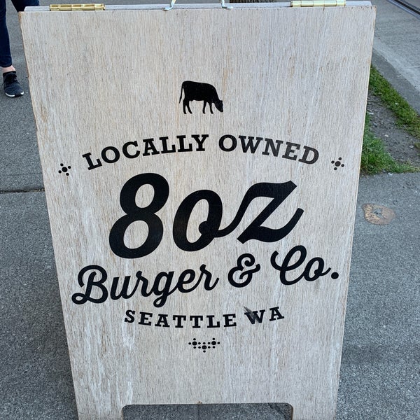 Photo taken at 8oz Burger Bar by Nicholas K. on 4/28/2019