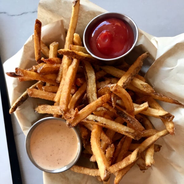 The fries are a massive portion. Beware ordering them by yourself if you don’t want to finish the entire bowl. 🍟