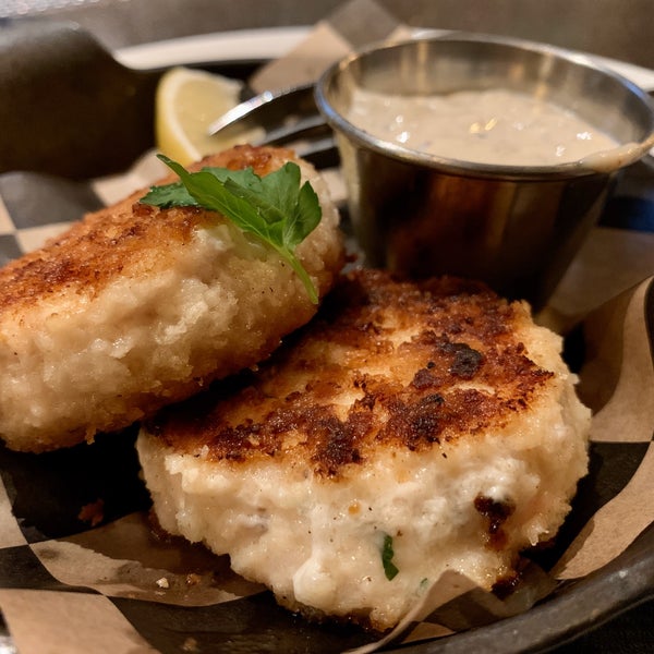 The walleye cakes are a bit pricy for six to eight bites total, but they’re a tasty way to start your meal. 🐟