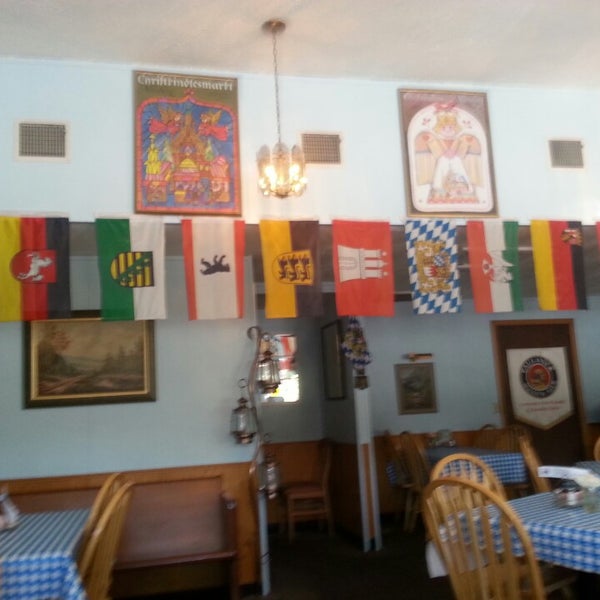 Foto scattata a Gerda&#39;s German Restaurant &amp; Bakery da Jim B. il 8/7/2013