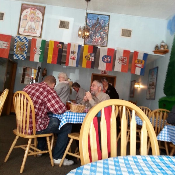 3/19/2014에 Jim B.님이 Gerda&#39;s German Restaurant &amp; Bakery에서 찍은 사진