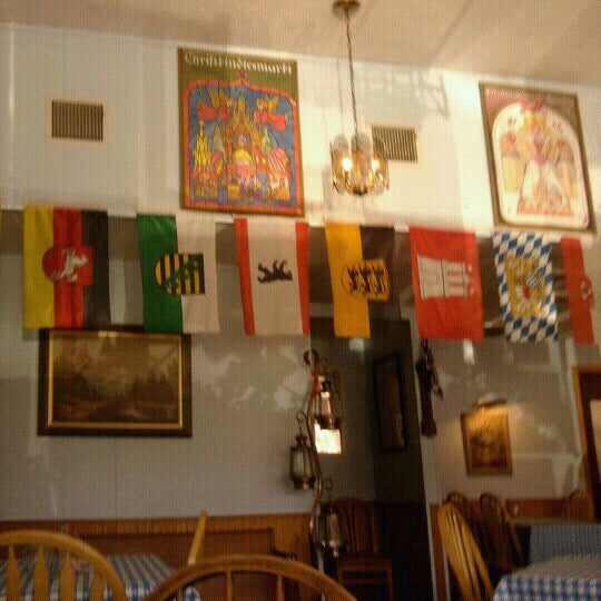 4/24/2013にJim B.がGerda&#39;s German Restaurant &amp; Bakeryで撮った写真