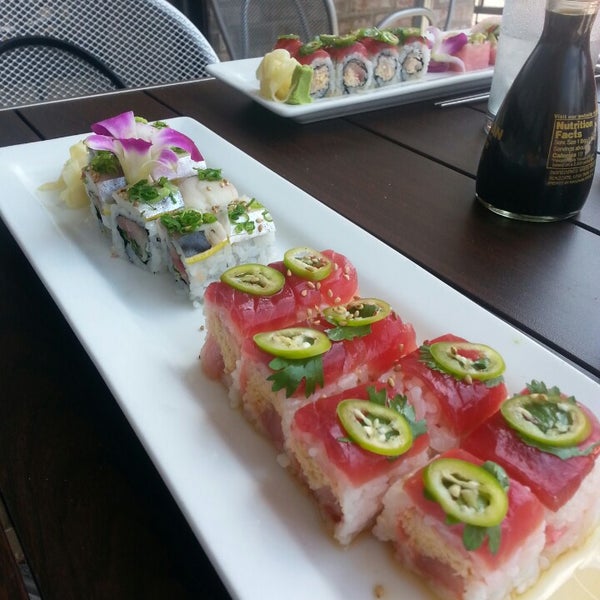 Foto tomada en Blue Sushi Sake Grill  por Cathy M. el 7/1/2014