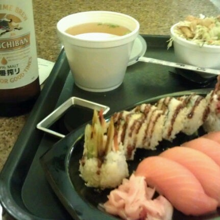 รูปภาพถ่ายที่ SanSai Japanese Grill โดย Laura Hawkey R. เมื่อ 10/26/2012