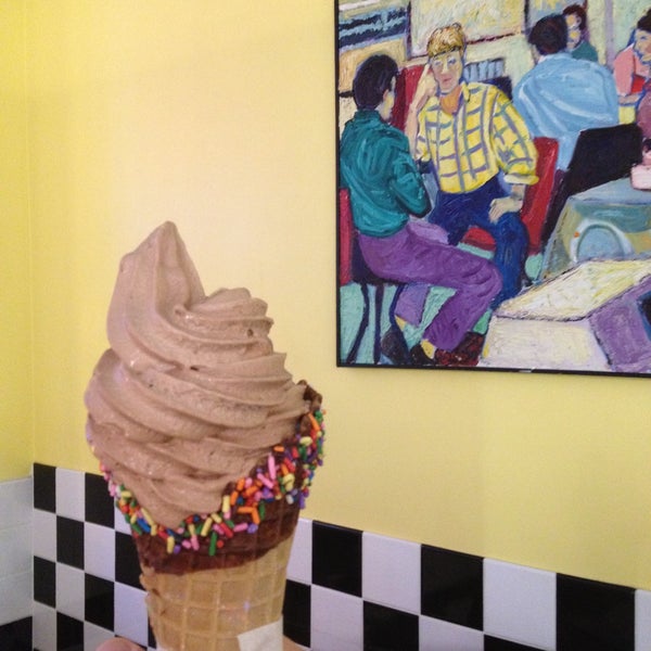 4/19/2013 tarihinde Brian R.ziyaretçi tarafından Larry&#39;s Homemade Ice Cream'de çekilen fotoğraf