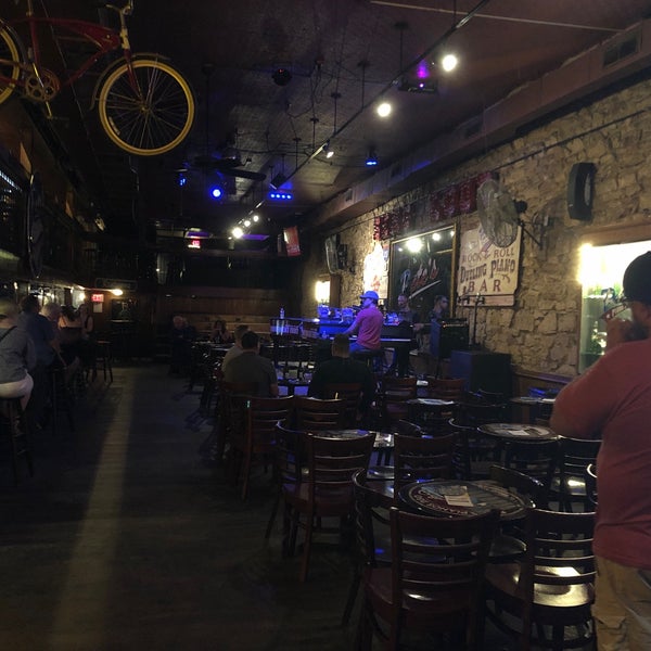 Photo taken at Pete&#39;s Dueling Piano Bar by Philip R. on 5/9/2019