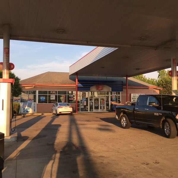 Speedway Fuel Station in Louisville