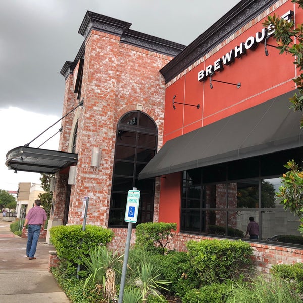 Foto tirada no(a) BJ&#39;s Restaurant &amp; Brewhouse por Philip R. em 6/19/2018