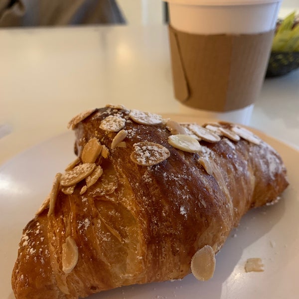 Photo taken at Hendrickx Belgian Bread Crafter by Vithida S. on 10/27/2019