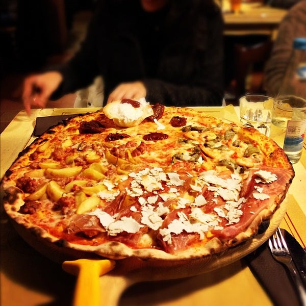 Photo taken at Pizzeria La Pace by Marco Z. on 11/11/2012