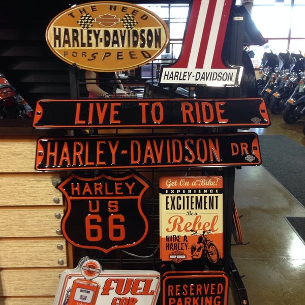 รูปภาพถ่ายที่ Bergen County Harley-Davidson โดย Dora E. เมื่อ 11/23/2013