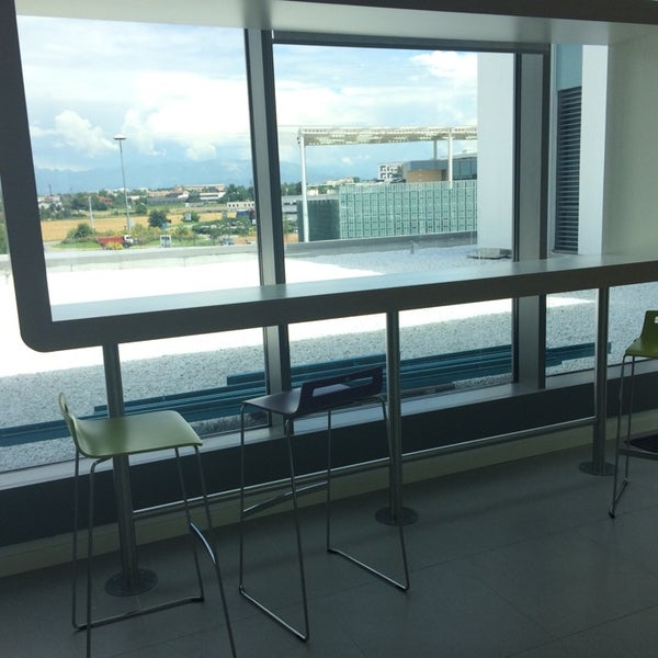 Интерьер студенческой столовой. Офисный кафетерий. Офисная кухня столовая. Лаунж зона в библиотеке. Игра i'm on observation duty.