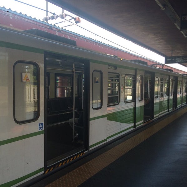 Foto di Metro Cologno Nord (M2) Via Giovanni Pascoli