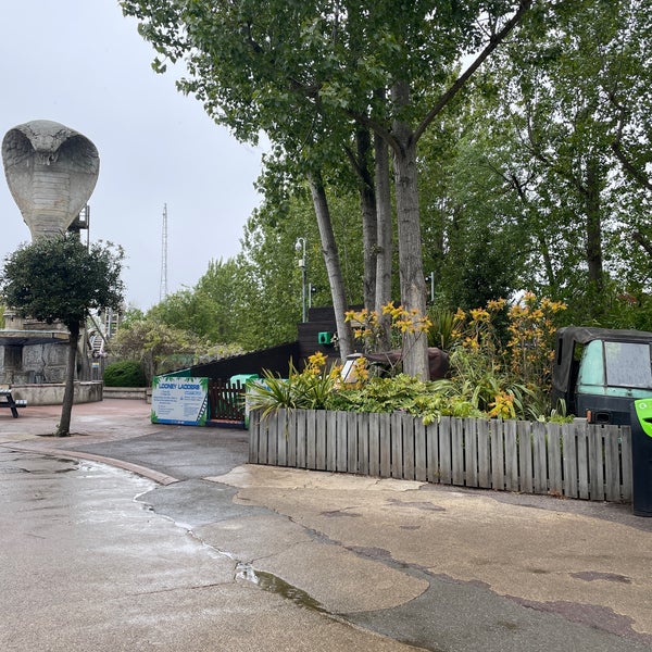 Photo taken at Chessington World of Adventures Resort by The.Dawn on 5/16/2021