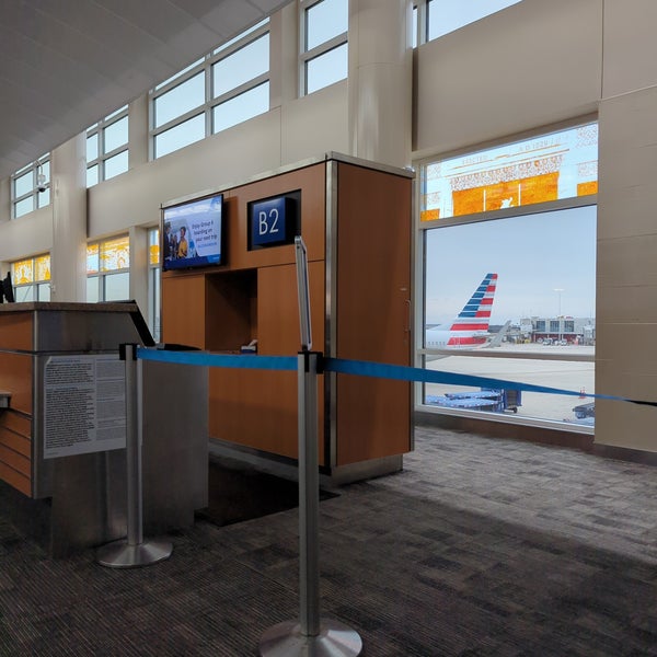 รูปภาพถ่ายที่ San Antonio International Airport (SAT) โดย Paulo M. เมื่อ 2/17/2024