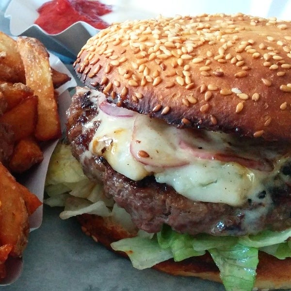 Photo taken at Hamburger Heaven by maurizio c. on 6/20/2014