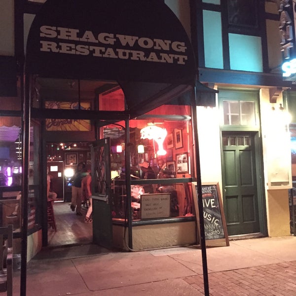 Foto tirada no(a) Shagwong Restaurant por Gonca em 7/13/2015