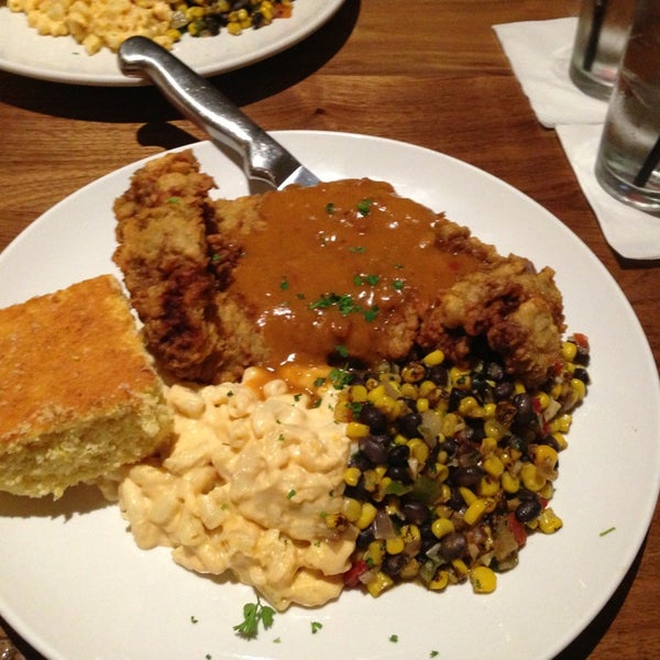 9/29/2013にMark H.がChow Restaurant &amp; Barで撮った写真