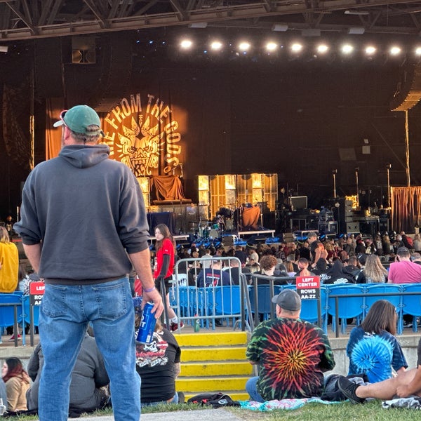 Photo taken at Hollywood Casino Ampitheater by Dianna S. on 10/8/2022