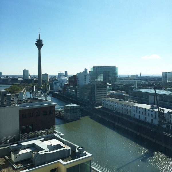 4/18/2015 tarihinde Jörn S.ziyaretçi tarafından INNSIDE Düsseldorf Hafen'de çekilen fotoğraf