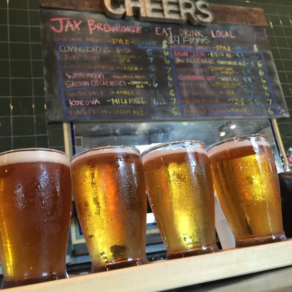 Das Foto wurde bei Jackson Brewery Bistro Bar von Travis am 8/2/2016 aufgenommen