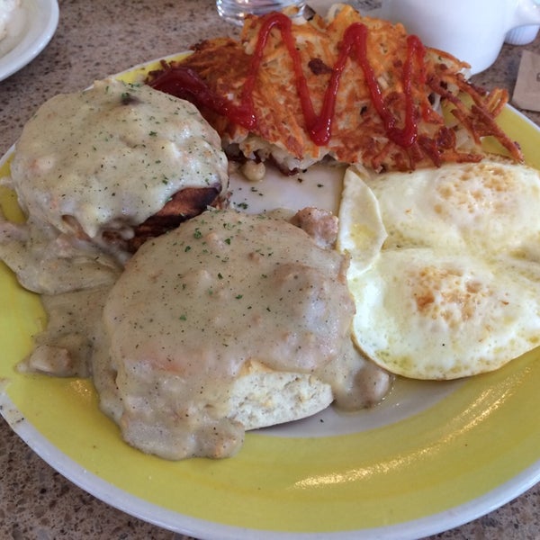 Photo taken at The Omelette Shoppe by Ann K. on 4/16/2014