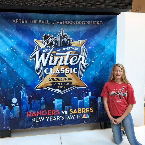 Foto diambil di NHL Store NYC oleh mike T. pada 12/21/2017