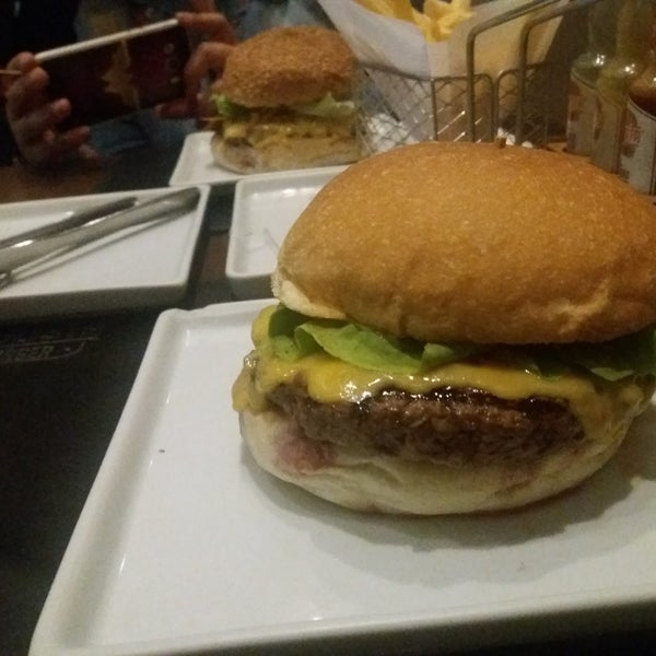 3/29/2019 tarihinde Hugo D.ziyaretçi tarafından Paulista Burger'de çekilen fotoğraf