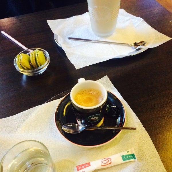 Photo taken at Coffeeshop Company by Evie P. on 8/30/2015