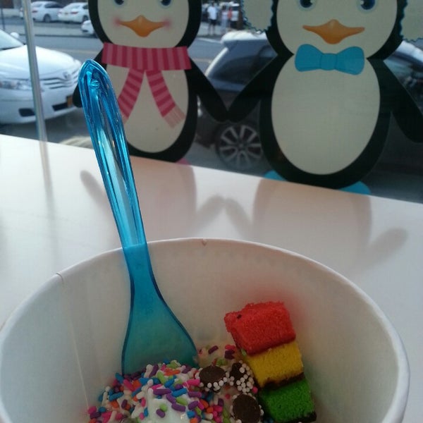 Das Foto wurde bei Frozen Planet Yogurt von Jenn S. am 7/8/2014 aufgenommen