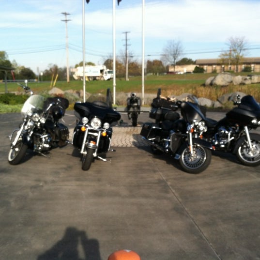รูปภาพถ่ายที่ Battlefield Harley-Davidson โดย Steve N. เมื่อ 10/17/2012