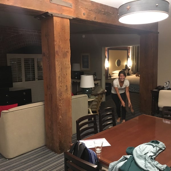 รูปภาพถ่ายที่ Argonaut Hotel โดย Stu K. เมื่อ 9/13/2018