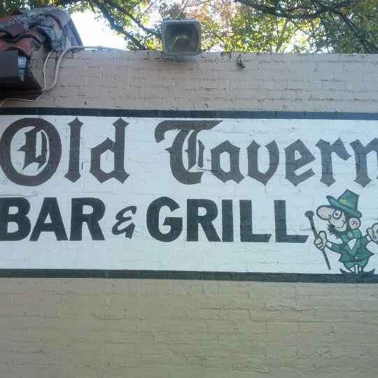 Das Foto wurde bei Old Tavern Bar &amp; Grill von Ryan am 11/24/2012 aufgenommen
