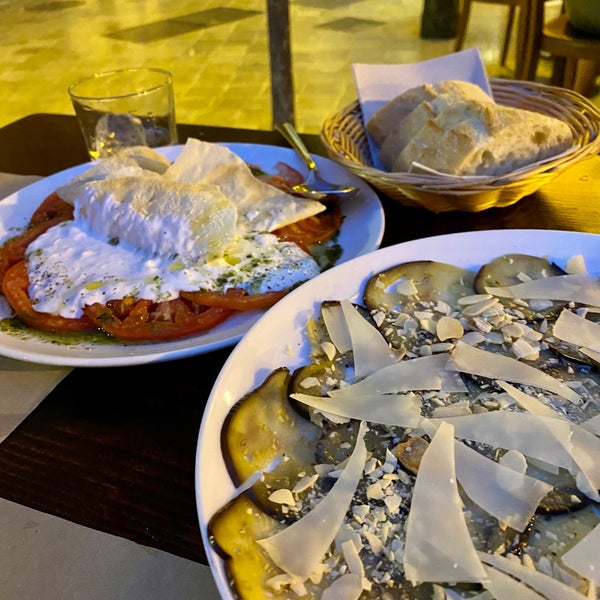 Outdoor dining with the most delicious food! Try the mind-alteringly good Aubergine Carpaccio and the Caprese salad 🤤 other highlights include the Cod confit