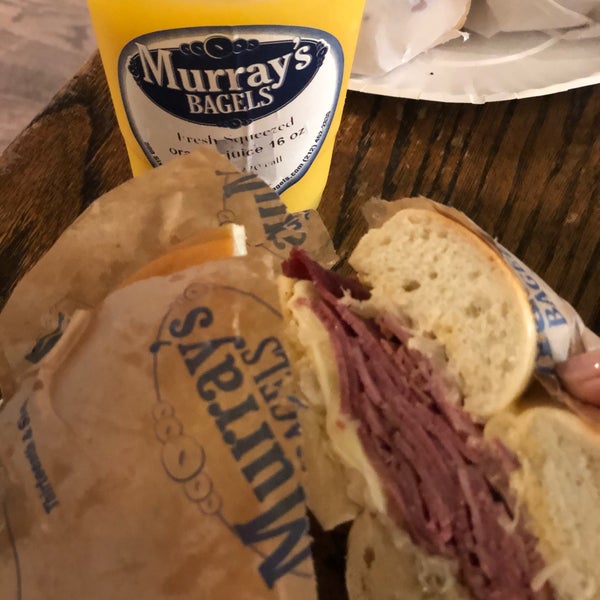 Photo taken at Murray&#39;s Bagels by luogo segreto on 8/18/2019