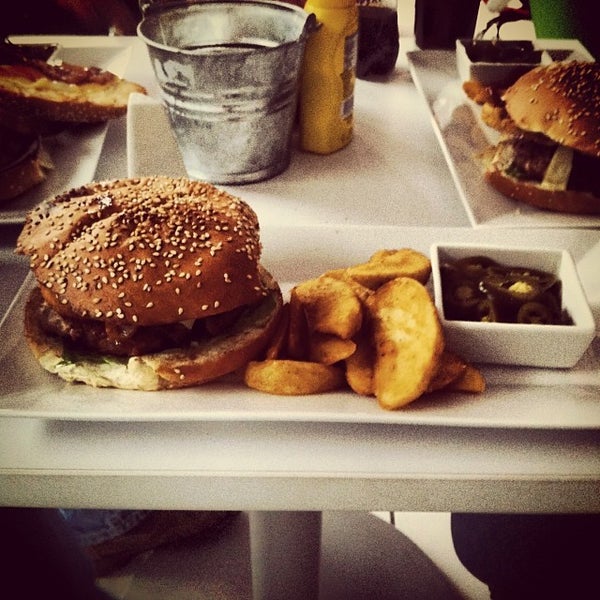 Diablo Wings Local de alitas en Zamora, Michoacán