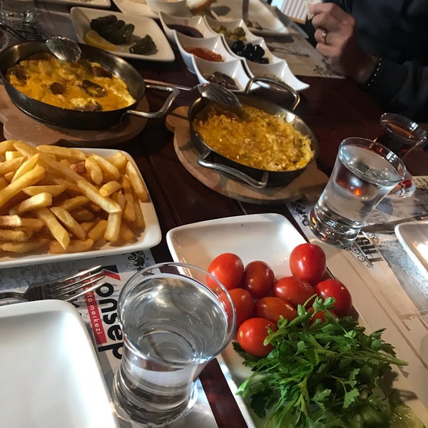 Foto diambil di Taş Han Cafe oleh Betül V pada 11/4/2018